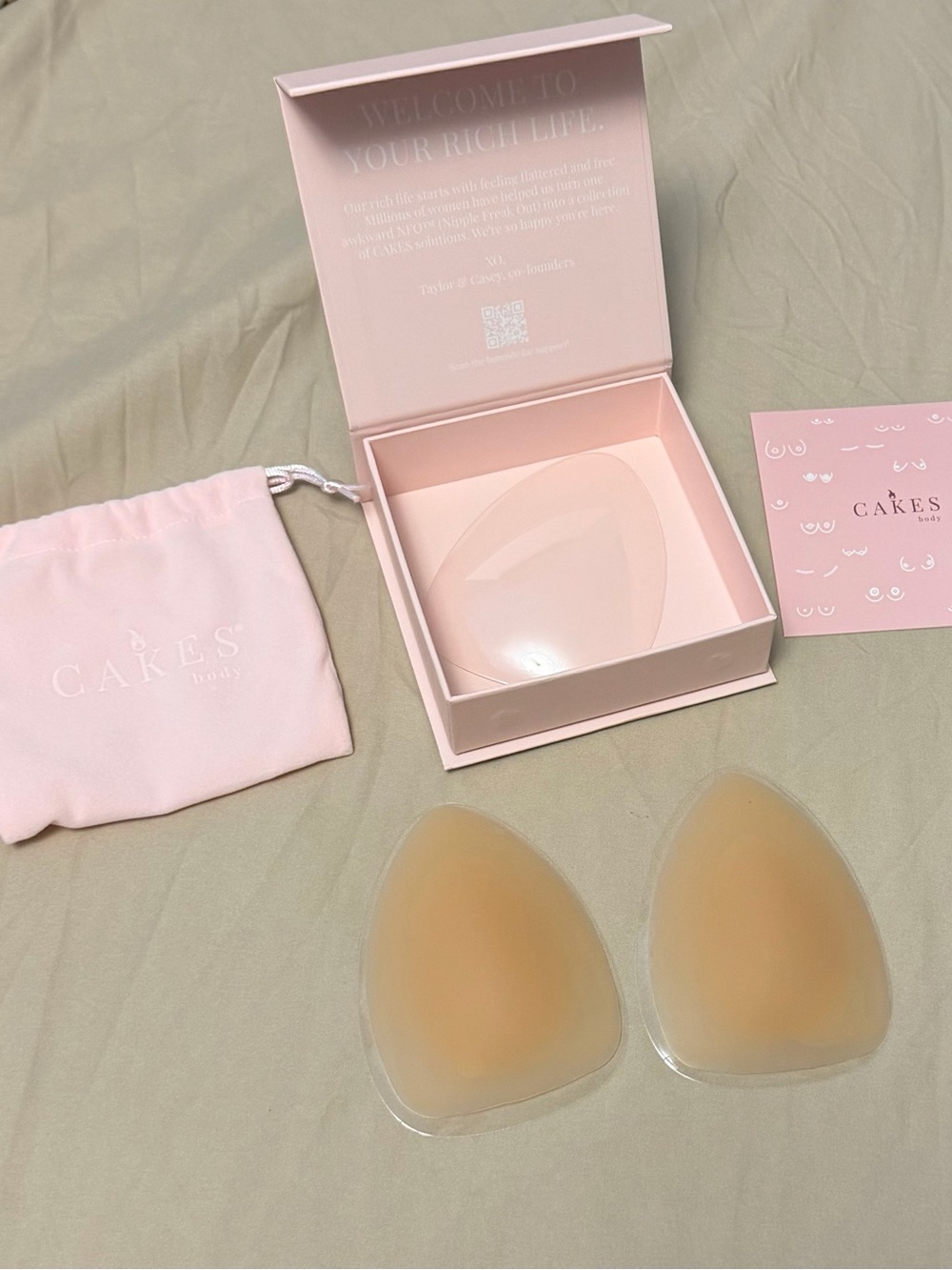 CAKES Body triangle Grippy nipple covers